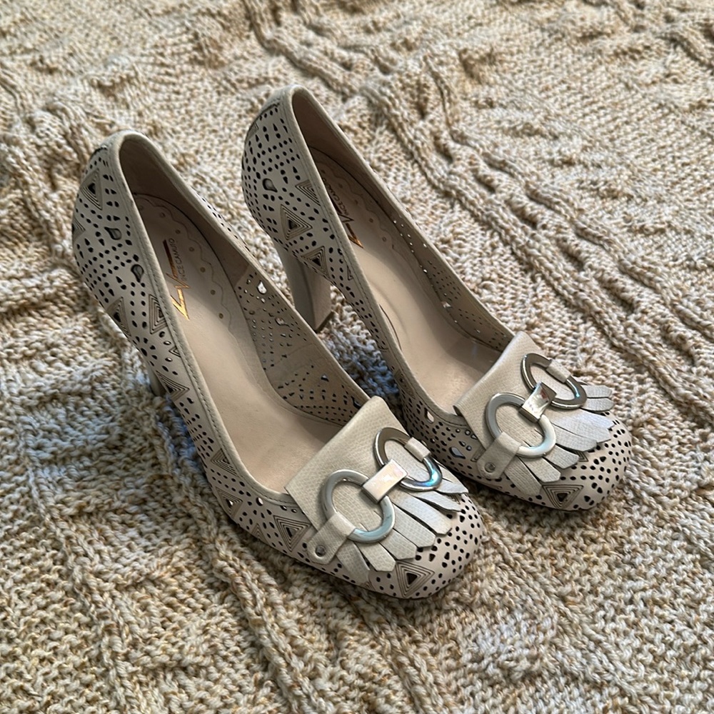 Vince Camuto Off White Leather Heels - 37